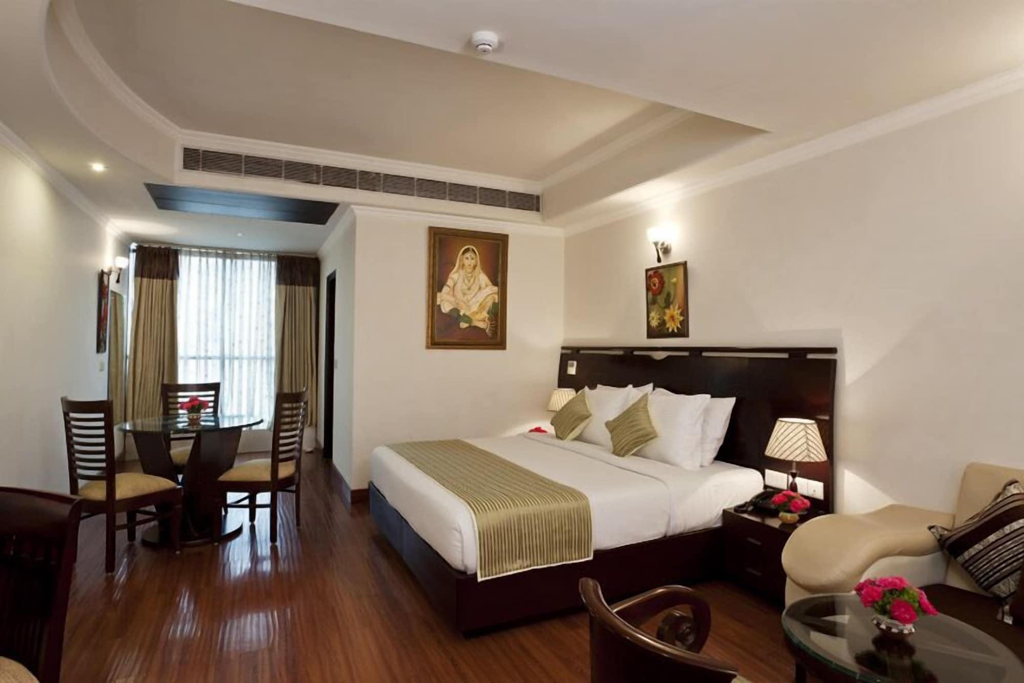 Hotel Saptagiri New Delhi Exteriör bild
